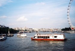 The river Thames and London Eye Wallpaper