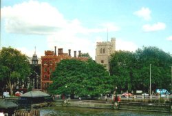 London - Lambeth Palace - view from Lambeth Bridge, May 2002 Wallpaper