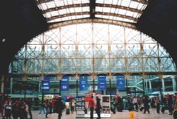 London - Paddington Station, May 2004 Wallpaper