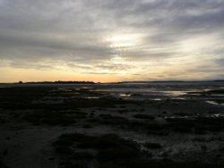 Dawn breaks on Holy Island Wallpaper