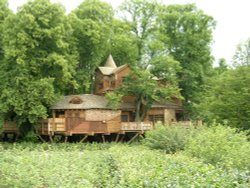 The Tree House, Alnwick Castle Gardens, Alnwick, Northumberland. Wallpaper