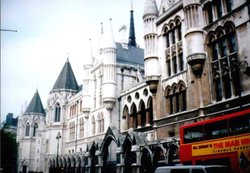 London - Royal Courts, May 1998 Wallpaper