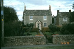 House and garden in Fairford, Gloucestershire Wallpaper