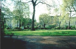 London - St James`s Square, May 2001 Wallpaper