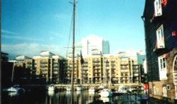 London - St Katherine Docks, May 2001 Wallpaper