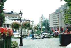 London - St Katherine Docks, Sept 2002 Wallpaper