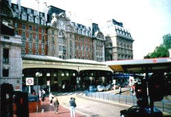 London - Victoria Station, May 1998 Wallpaper