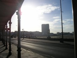 Picture lookin towards Margate arcades and invicta flats Wallpaper