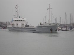 The Trinity passing through the open footbridge on the river Arun at Littlehampton. Wallpaper