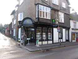 Estate Agents building in Tring, Hertfordshire Wallpaper