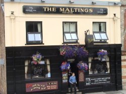 Traditional english pub in York Wallpaper