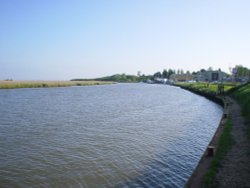 BURGH CASTLE, RIVER WAVENEY Wallpaper