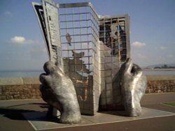 Sculpture to mark the sart of the coastal path Wallpaper