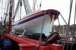 HMS BARK ENDEAVOUR at WHITBY 2001 Wallpaper