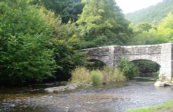 Fingle Bridge, Drewsteignton, Devon. Wallpaper