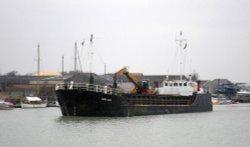 Union arrow negotiating the river Arun at Littlehampton. Wallpaper