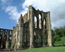 Rievaulx Abbey, North yorkshire Wallpaper