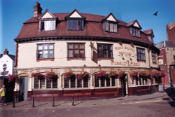 A very nice pub in Oxford. Now it's called The Goose.
Picture taken July 1999 Wallpaper