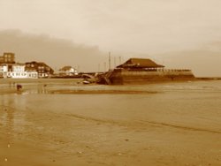 Broadstairs pier from the beach. Broadstairs, Kent Wallpaper