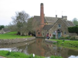 Mill at Lower Slaughter, Gloucestershire. In the Cotswolds Wallpaper