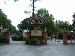 Draton Manor zoo entry point. Wallpaper