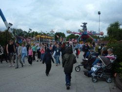 a picture of part of the theme park taken in may 2006. Wallpaper