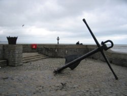 Large anchor. Lyme Regis, Dorset Wallpaper