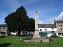 Axminster War Memorial, Axminster, Devon Wallpaper