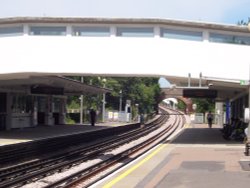 Sudbury Town Station (Piccadilly Line) Wallpaper