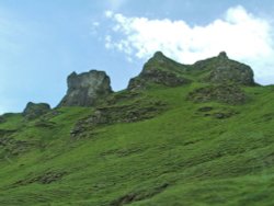 Winnats Pass in the Peak District just outside of Castleton from the car window =) (04-05-2006) Wallpaper