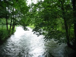 The River Test just north of Romsey. Wallpaper