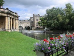 Wier in the Avon River, Bath Wallpaper