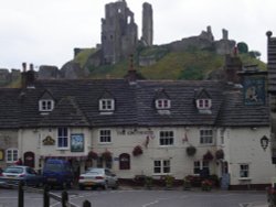 Corfe Castle in Corfe, Dorset Wallpaper