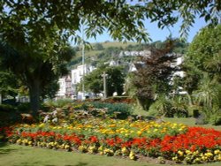 War memorial in the gardens at Dartmouth, Devon Wallpaper