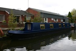 a barge at one of Wolverhampton canals, part between compton and tettenhall road Wallpaper