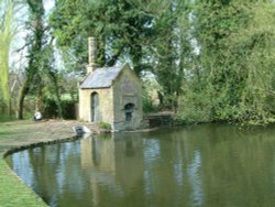 Pump House, Bushey Park,
Near Hampton Court Wallpaper