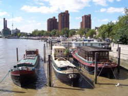 View from Cheyne Walk/Battersea Bridge with The Worlds End Estate (Chelsea) in background Wallpaper