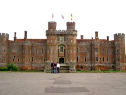 Herstmonceux - frontal view (East Sussex) Wallpaper