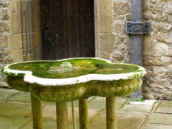 Leeds Castle - Fountain Court (Kent) Wallpaper