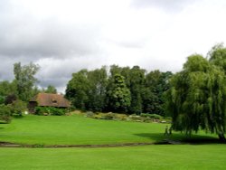 Leeds Castle - Pavilion and Garden (Kent) Wallpaper