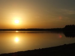 Sun setting on Rutland Water taken September 2006 Wallpaper