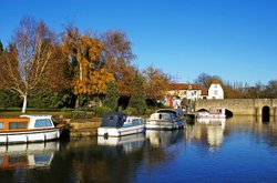 River Thames by the Nag's Head Island, Abingdon, Oxfordshire. Wallpaper