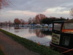 An Autumn evening by the canal at Slimbridge, Gloucestershire Wallpaper