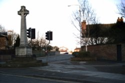 the war memorial, middle street, Beeston, Nottinghamshire Wallpaper