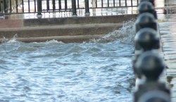 High Tide at Greenwich Wallpaper