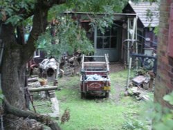 A picture of Fred Dibnah's beloved Land Rover at his working yard. Bolton, Lancashire. Wallpaper