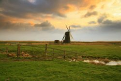 Herringfleet drainage mill near Somerleyton in Suffolk on the Southern Broads. Wallpaper