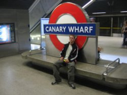 London, The Tube, Canary Wharf Station, traveller Jirka Volcik Wallpaper