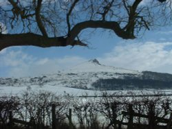 Roseberry Topping covered in snow Wallpaper