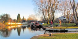 Top Lock, Wigan. Leeds-Liverpool canal Wallpaper